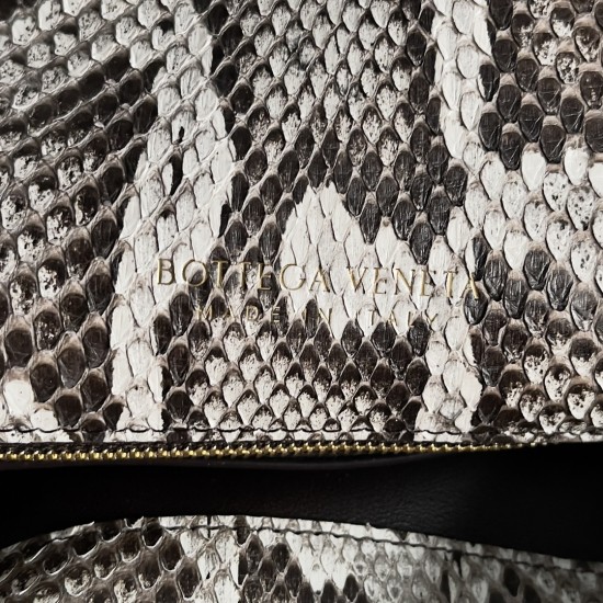 Bottega Veneta Liberta