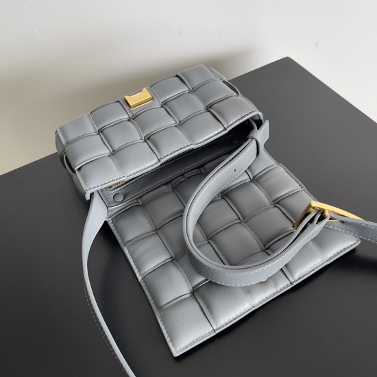 Bottega Veneta Cassette Bottega Veneta Cassette