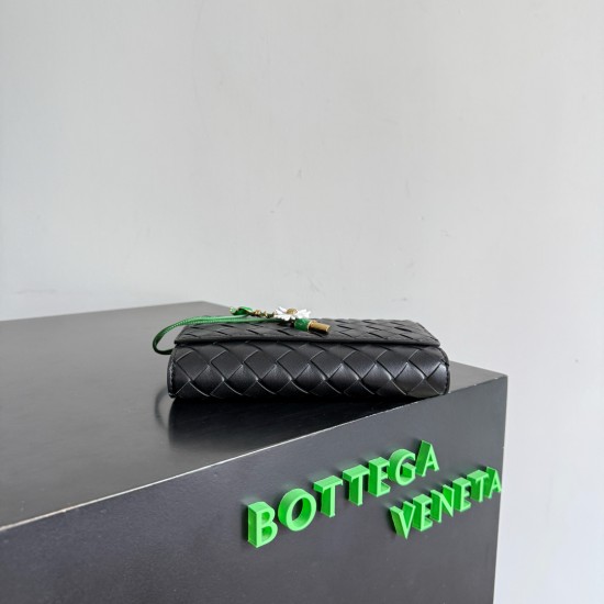 BottegaVeneta Andiamo Daisy Pouch