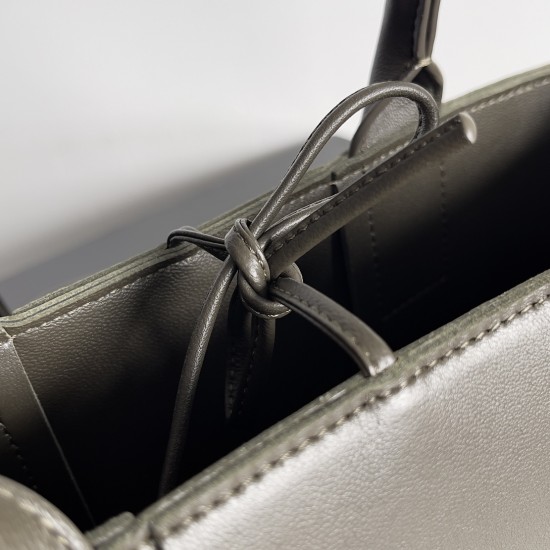 Bottega Veneta Arco Tote