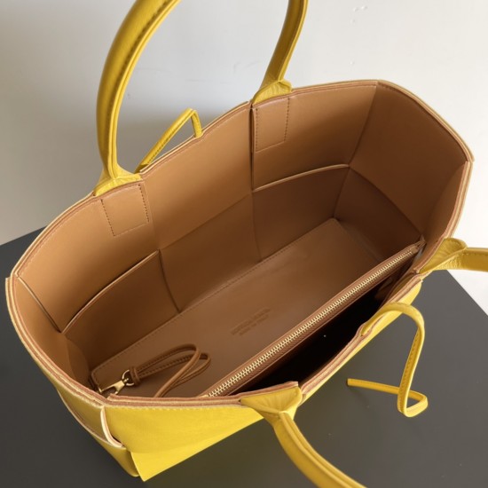 Bottega Veneta Arco Tote Size：30*20*11.5cm