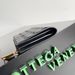 Bottega Veneta Intrecciato Medium Bi-Fold Wallet