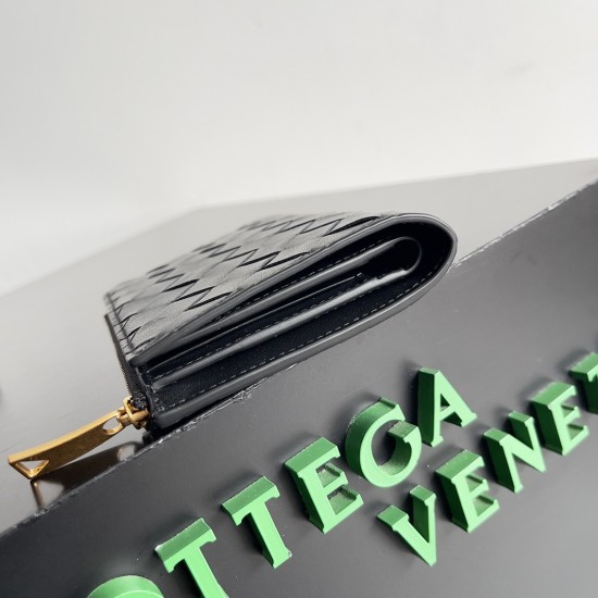 Bottega Veneta Intrecciato Medium Bi-Fold Wallet