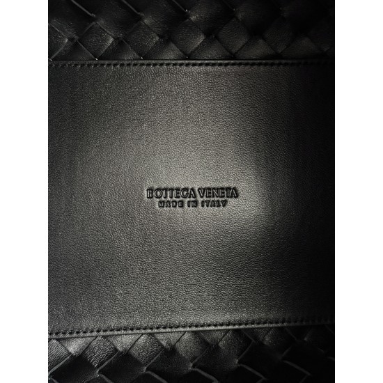 Bottega Veneta Medium Parachute