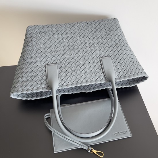 Bottega Veneta Medium Cabat
