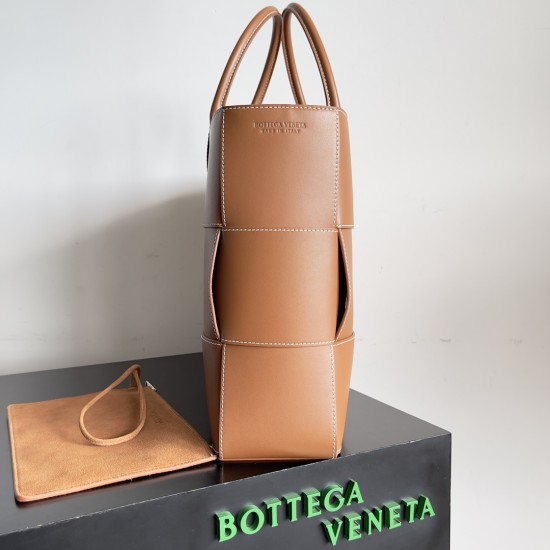 BottegaVeneta Large Arco Tote Bag