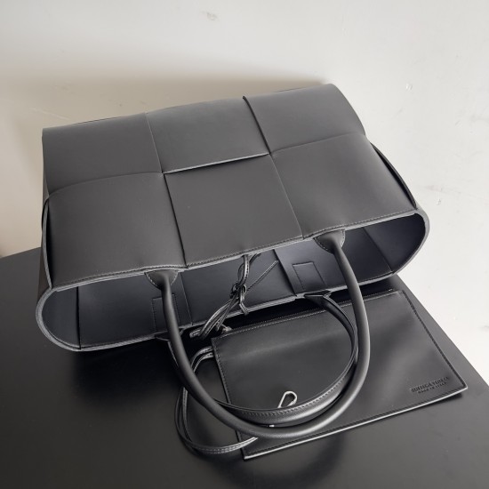 Bottega Veneta Arco Tote Bag