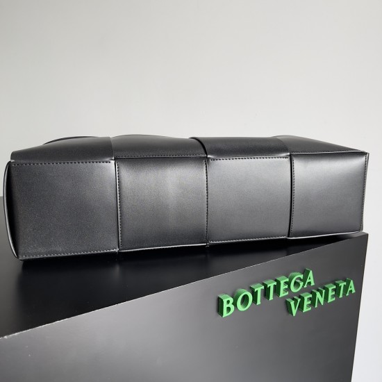 BottegaVeneta Large Arco Tote Bag