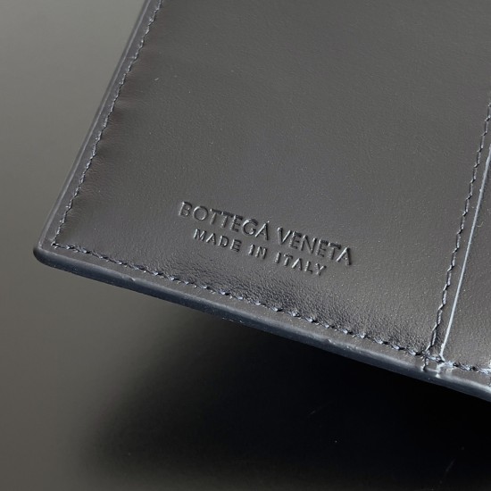 Bottega Veneta Intrecciato Medium Bi-Fold Wallet
