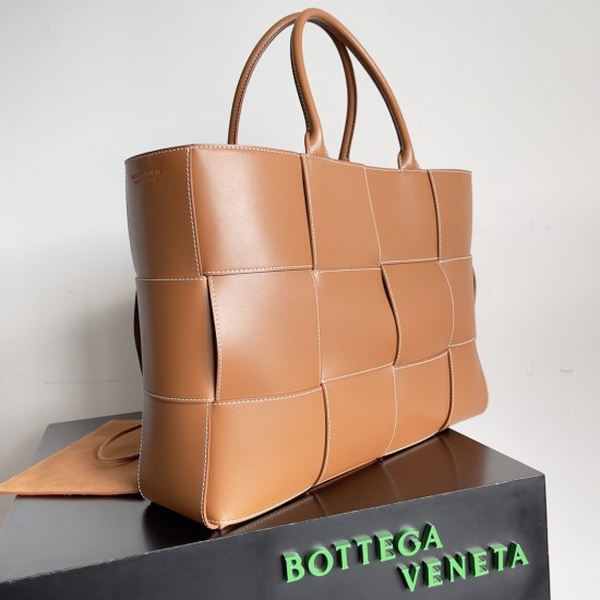 BottegaVeneta Large Arco Tote Bag