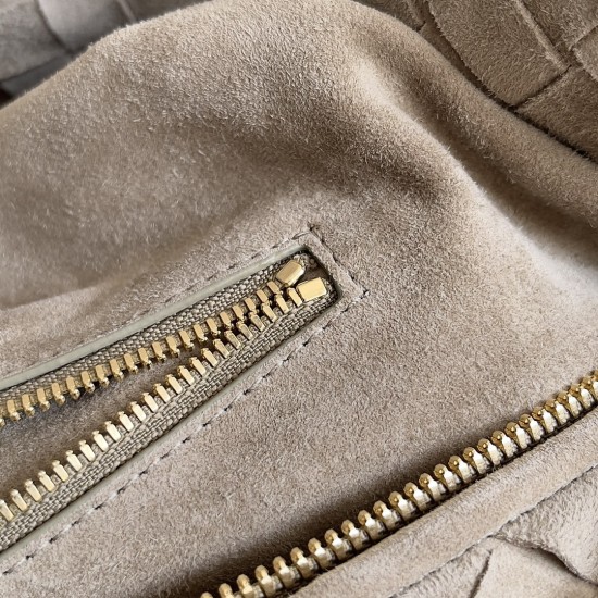 Bottega Veneta Classic Jodie