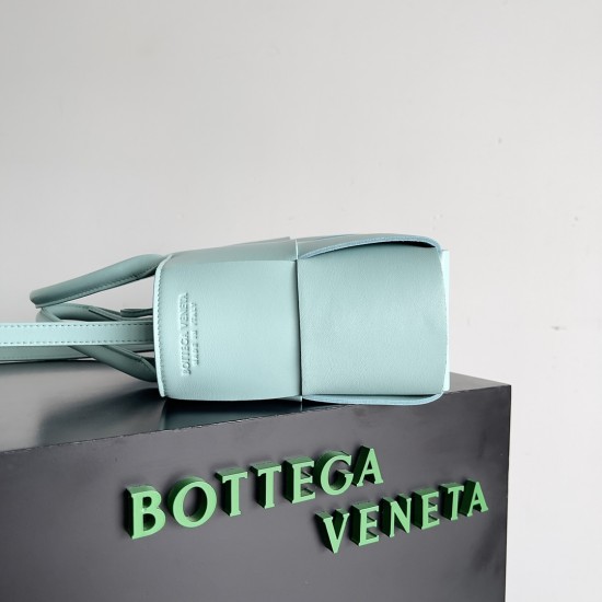 Bottega Veneta Arco Tote