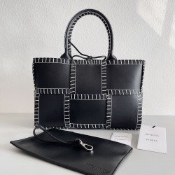 Bottega Veneta Arco Tote Size：30*20*11.5cm