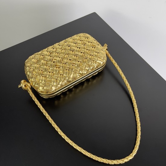 BottegaVeneta Knot On Strap Dinner Package Size: 20.5*6*12.5CM