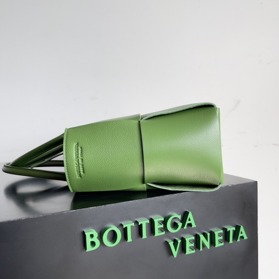 Bottega Veneta Arco Tote Size：30*20*11.5cm