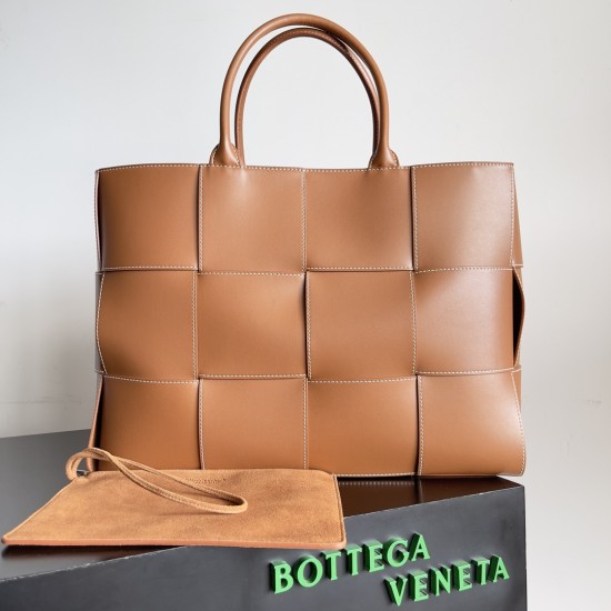 BottegaVeneta Large Arco Tote Bag