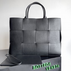 BottegaVeneta Large Arco Tote Bag