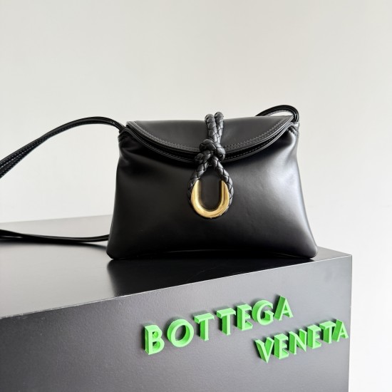 Bottega Veneta Baby Liberta