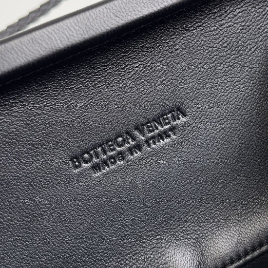 BottegaVeneta Knot On Strap Dinner Package Size: 20.5*6*12.5CM