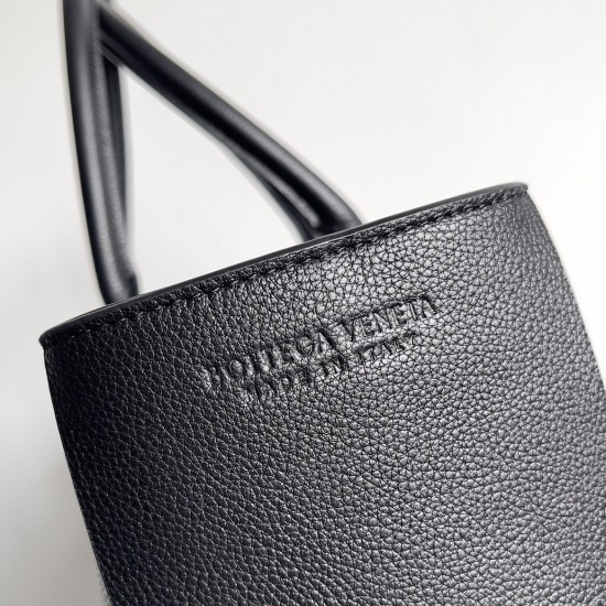 BottegaVeneta Large Arco Tote Bag