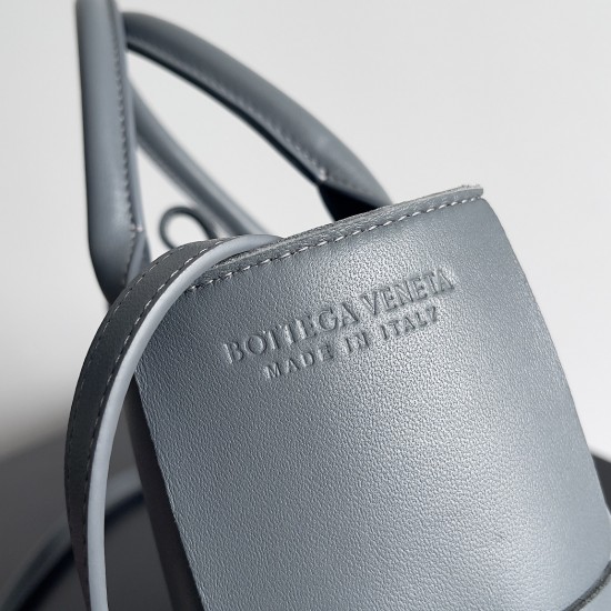 Bottega Veneta Arco Tote