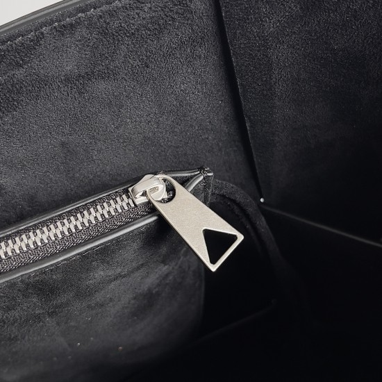 BottegaVeneta Large Arco Tote Bag