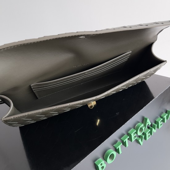 Bottega Veneta Andiamo Clutch