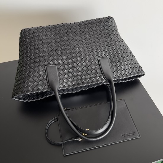 Bottega Veneta Medium Cabat