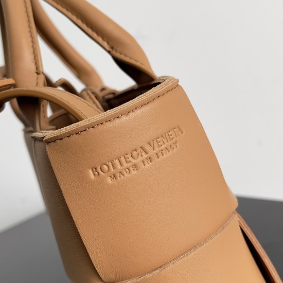 Bottega Veneta Mini Arco Tote