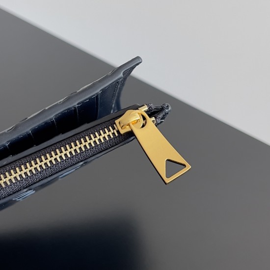 Bottega Veneta Intrecciato Medium Bi-Fold Wallet