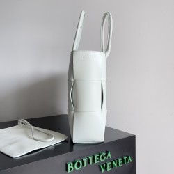 BottegaVeneta Arco Tote