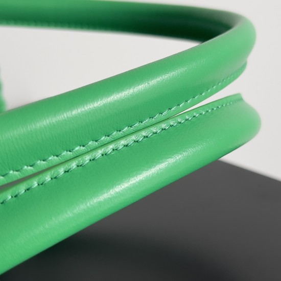 Bottega Veneta Medium Cabat