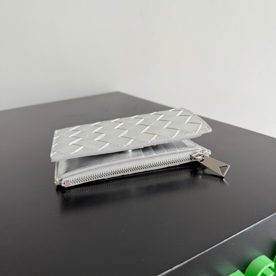 Bottega Veneta Intrecciato Medium Bi-Fold Wallet