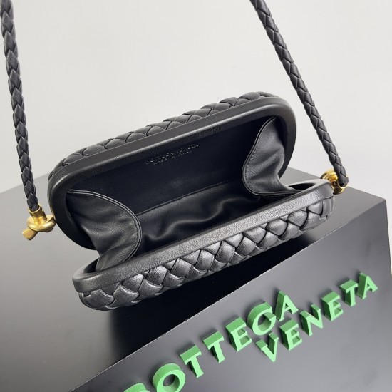 BottegaVeneta Knot On Strap Dinner Package Size: 20.5*6*12.5CM