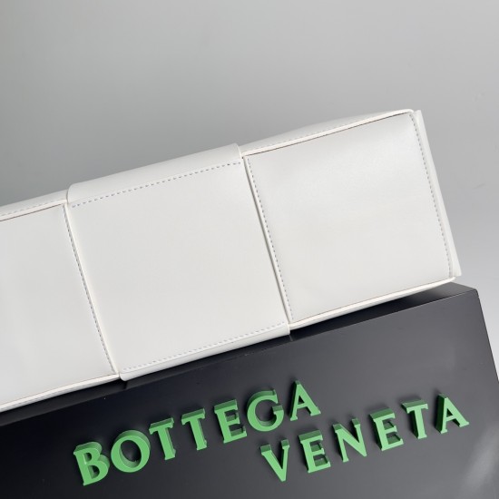 BottegaVeneta Large Arco Tote Bag