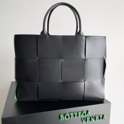 BottegaVeneta Large Arco Tote Bag