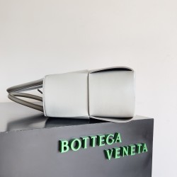 Bottega Veneta Arco Tote Size：30*20*11.5cm
