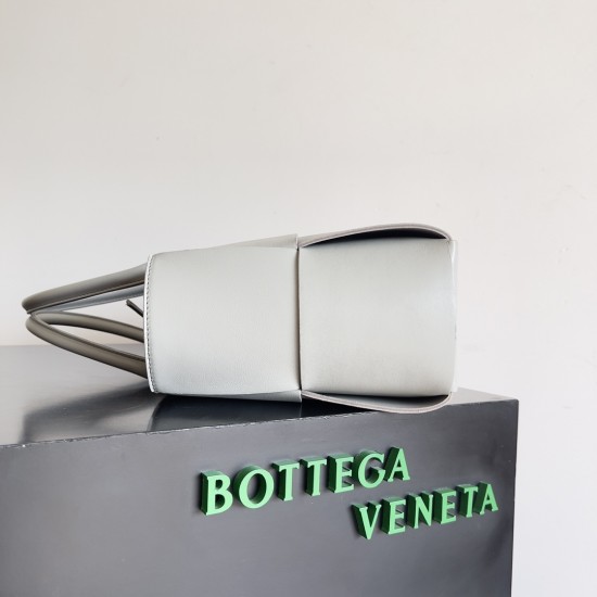 Bottega Veneta Arco Tote Size：30*20*11.5cm