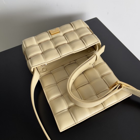 Bottega Veneta Cassette Bottega Veneta Cassette