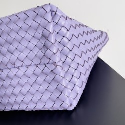 Bottega Veneta Medium Cabat