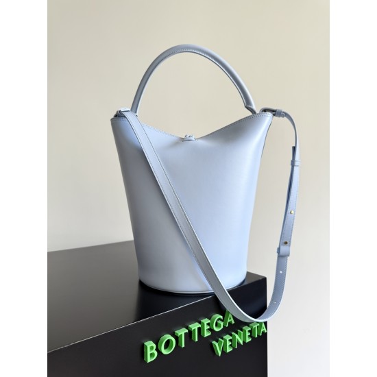 Bottega Veneta Liberta Bucket