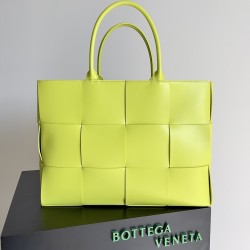 BottegaVeneta Large Arco Tote Bag