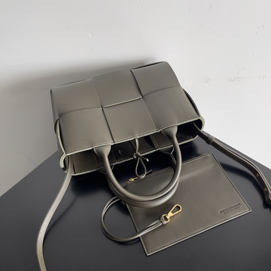 Bottega Veneta Arco Tote