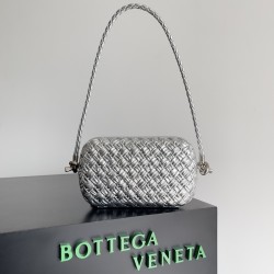 BottegaVeneta Knot On Strap Dinner Package Size: 20.5*6*12.5CM BottegaVeneta Knot On Strap Dinner Package Size: 20.5*6*12.5CM