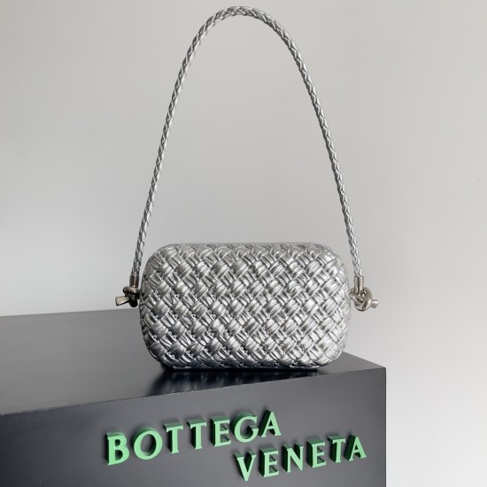 BottegaVeneta Knot On Strap Dinner Package Size: 20.5*6*12.5CM