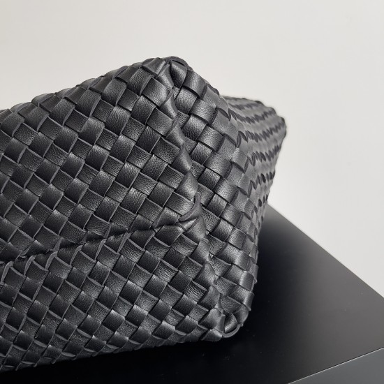 Bottega Veneta Medium Cabat