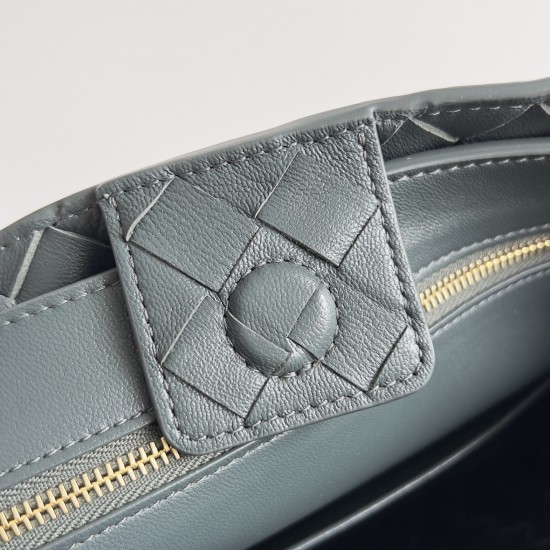 Bottega Veneta Small Andiamo Chain