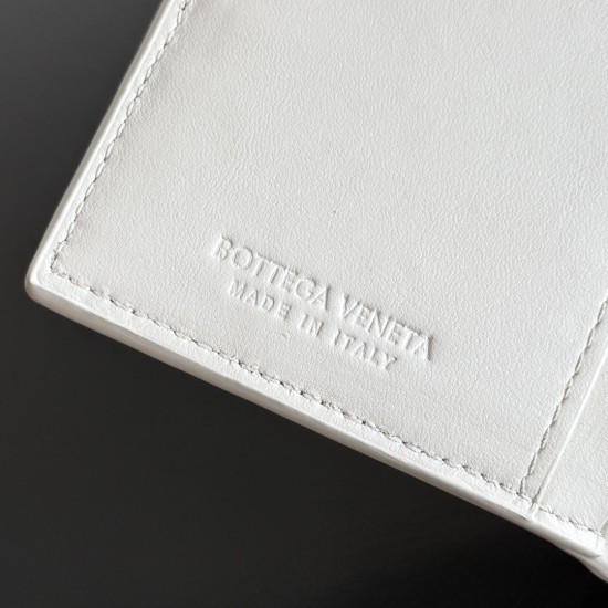 Bottega Veneta Intrecciato Medium Bi-Fold Wallet