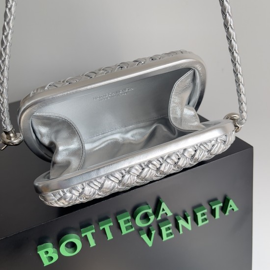 BottegaVeneta Knot On Strap Dinner Package Size: 20.5*6*12.5CM