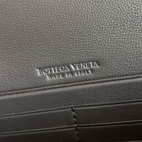 Bottega Veneta Andiamo Clutch